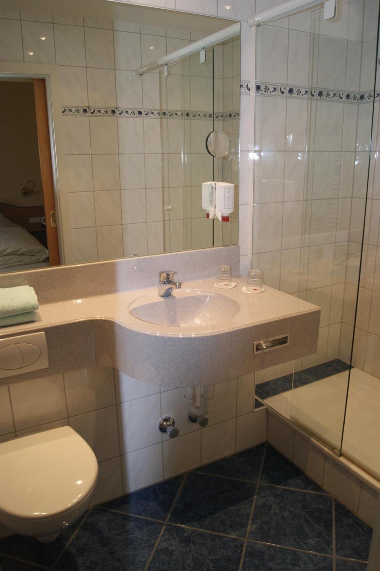 Hotel-Restaurant Schwedi Лангенарген Екстериор снимка