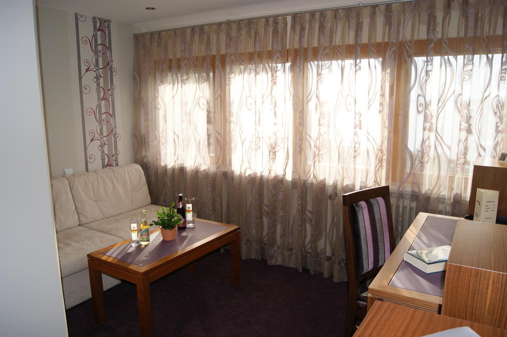 Hotel-Restaurant Schwedi Лангенарген Стая снимка