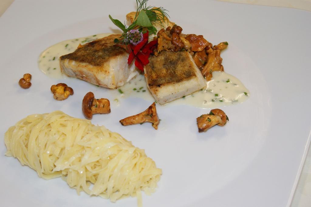 Hotel-Restaurant Schwedi Лангенарген Екстериор снимка