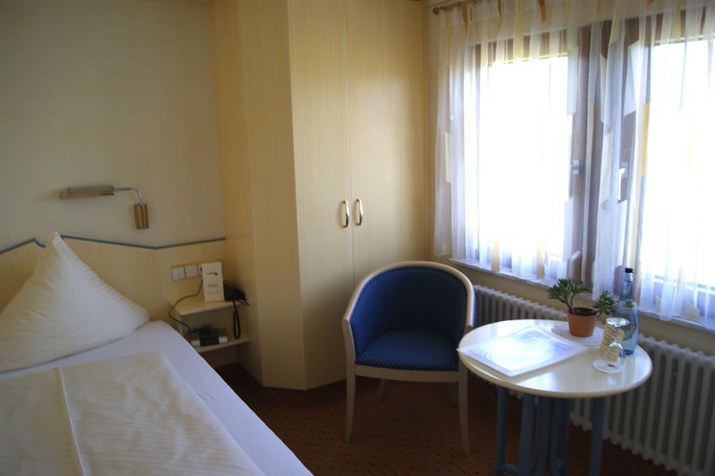 Hotel-Restaurant Schwedi Лангенарген Стая снимка
