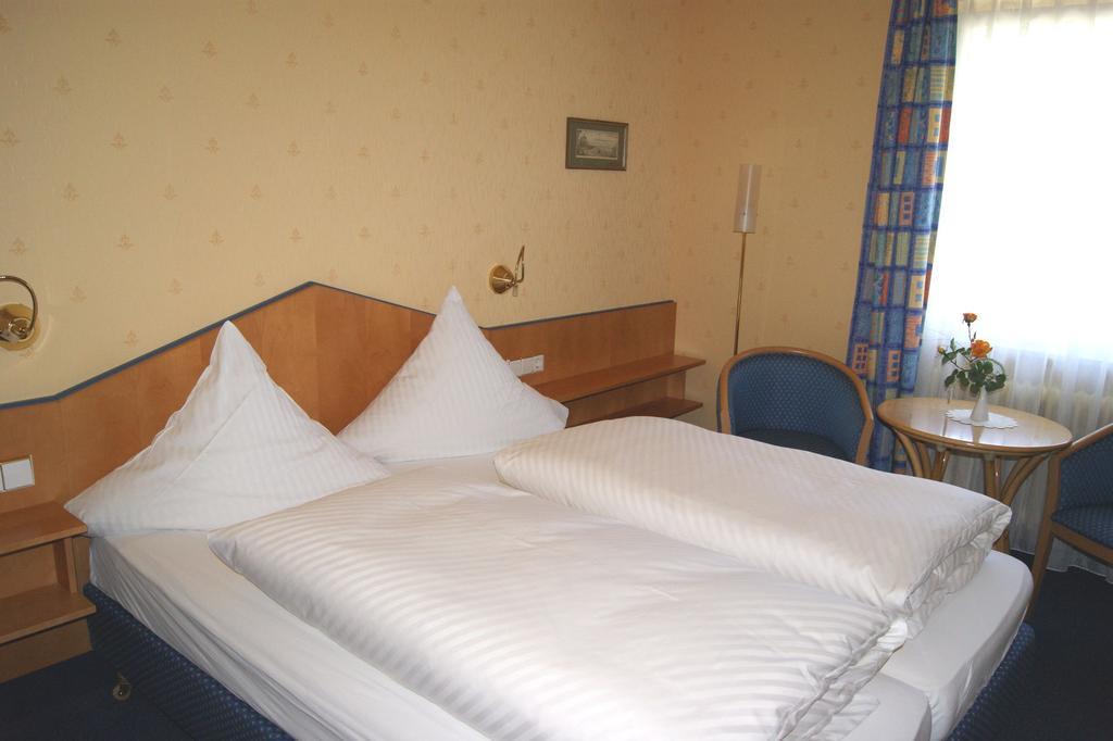 Hotel-Restaurant Schwedi Лангенарген Стая снимка