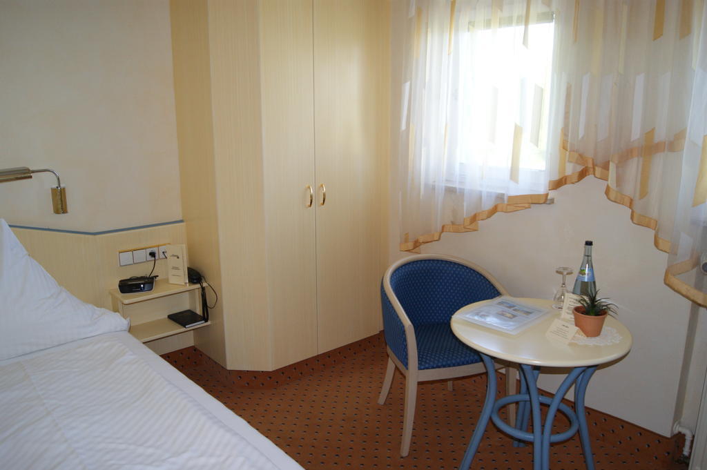 Hotel-Restaurant Schwedi Лангенарген Стая снимка